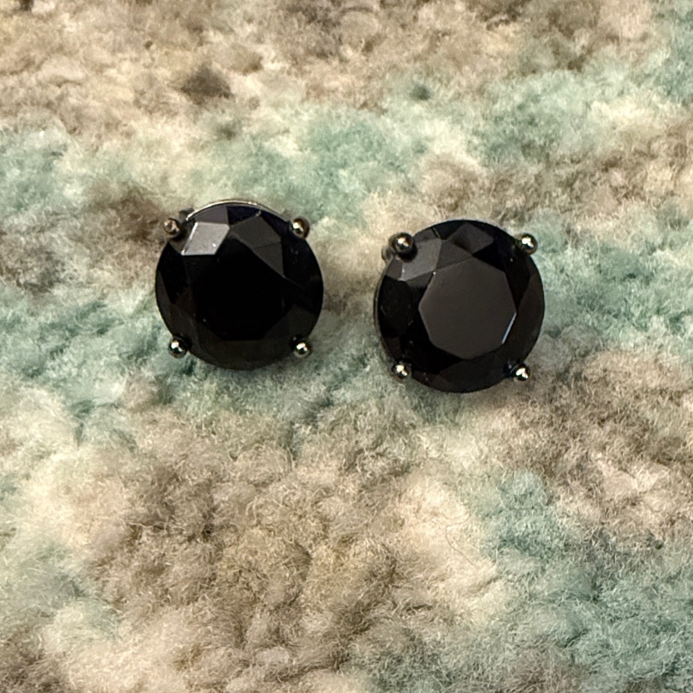 Elegant Black Stud Earrings